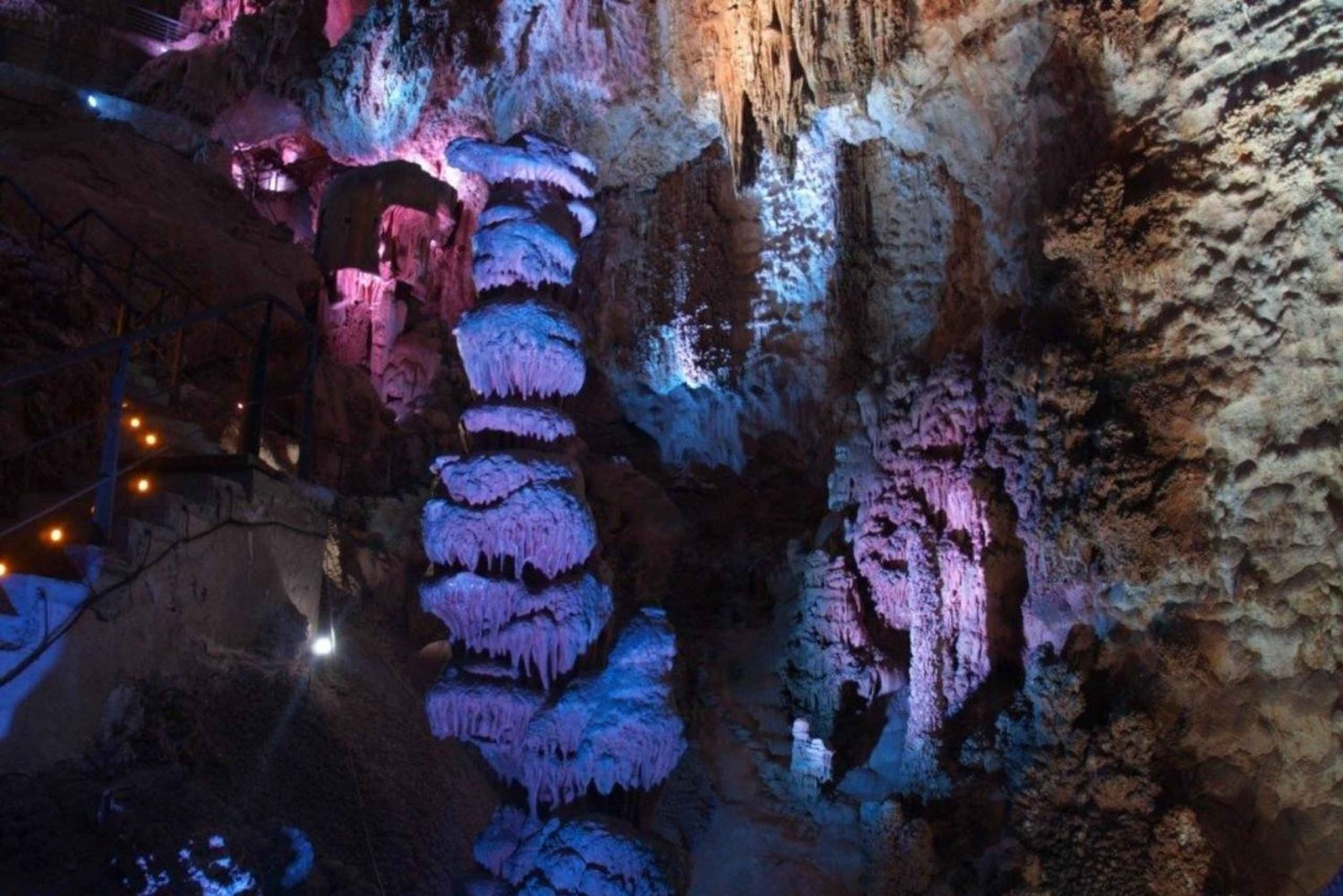 Alicante; Visita privada às Grutas de Canelobre e espetáculo de flamenco em van