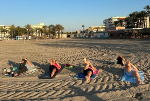 Alicante: clase de yoga privada en la playa del Postiguet