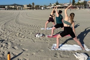Alicante: clase de yoga privada en la playa del Postiguet