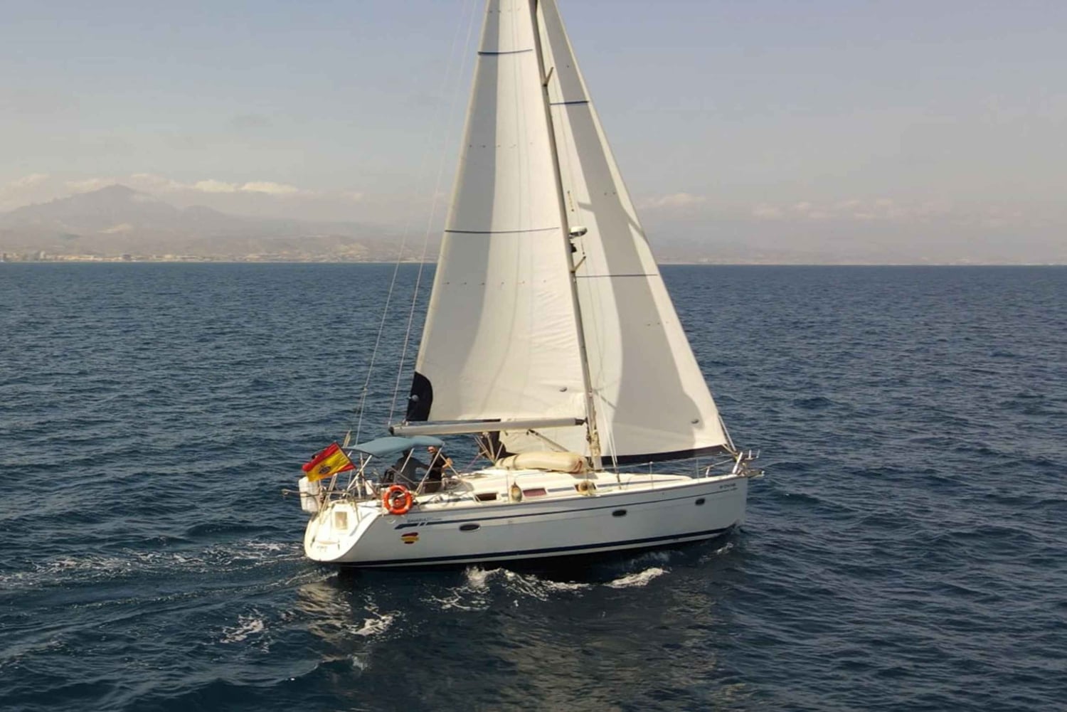 Аликанте: прогулка на парусной яхте по заливу Аликанте