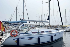 Аликанте: прогулка на парусной яхте по заливу Аликанте