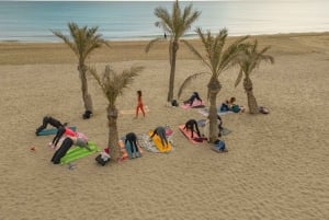 ALICANTE: Sunrise Yoga class on the beach & breakfast