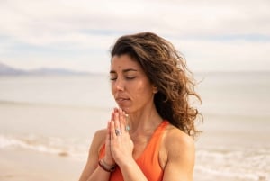 ALICANTE: lezione di yoga all'alba sulla spiaggia e colazione