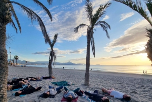 ALICANTE: Yogatime ved solopgang på stranden og morgenmad