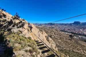 Elda: Ferrata Bolón, tirolina récord.