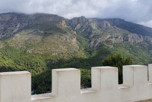 Da Alicante e Benidorm: tour in auto al castello e al villaggio di Guadalest