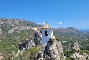 Da Alicante e Benidorm: tour in auto al castello e al villaggio di Guadalest