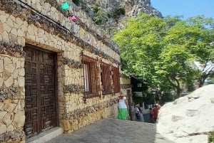 Da Alicante e Benidorm: tour in auto al castello e al villaggio di Guadalest