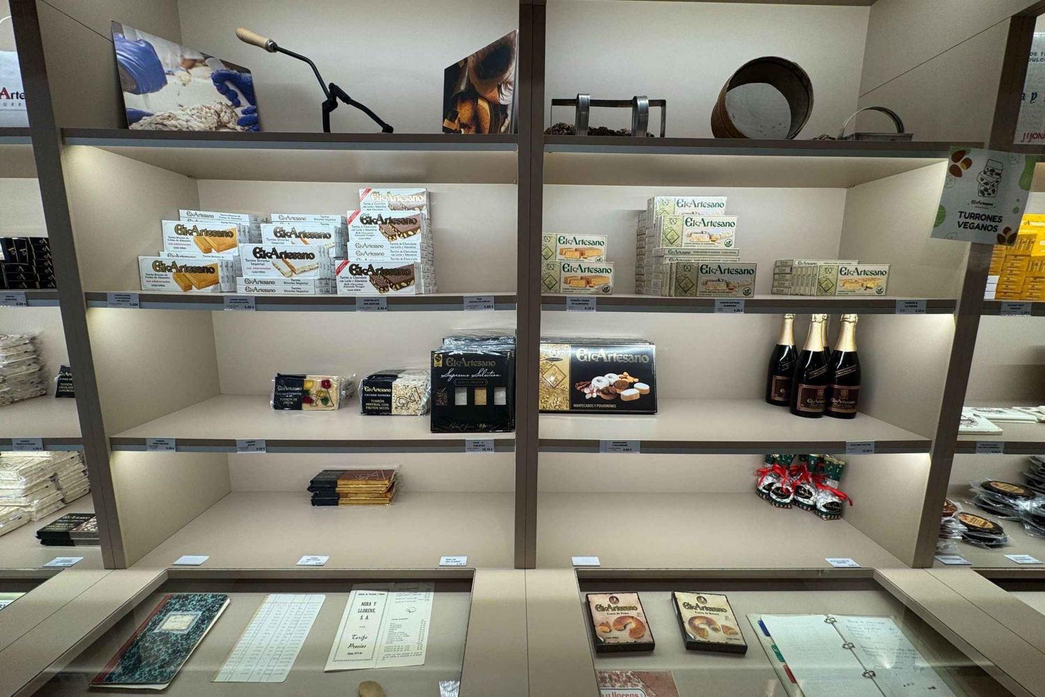 Jijona: visita à fábrica de torrão com degustação e às grutas de Canelobre