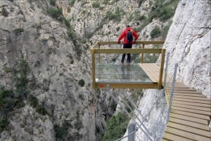 レリェウの吊り橋と村の本格的な味覚（送迎付き）