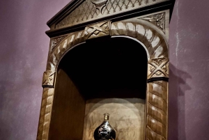 地元のワイナリー訪問：アリカンテ発、フォンディリョン博物館とアルマザラへのバンでの移動