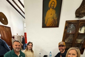 地元のワイナリー訪問：アリカンテ発、フォンディリョン博物館とアルマザラへのバンでの移動