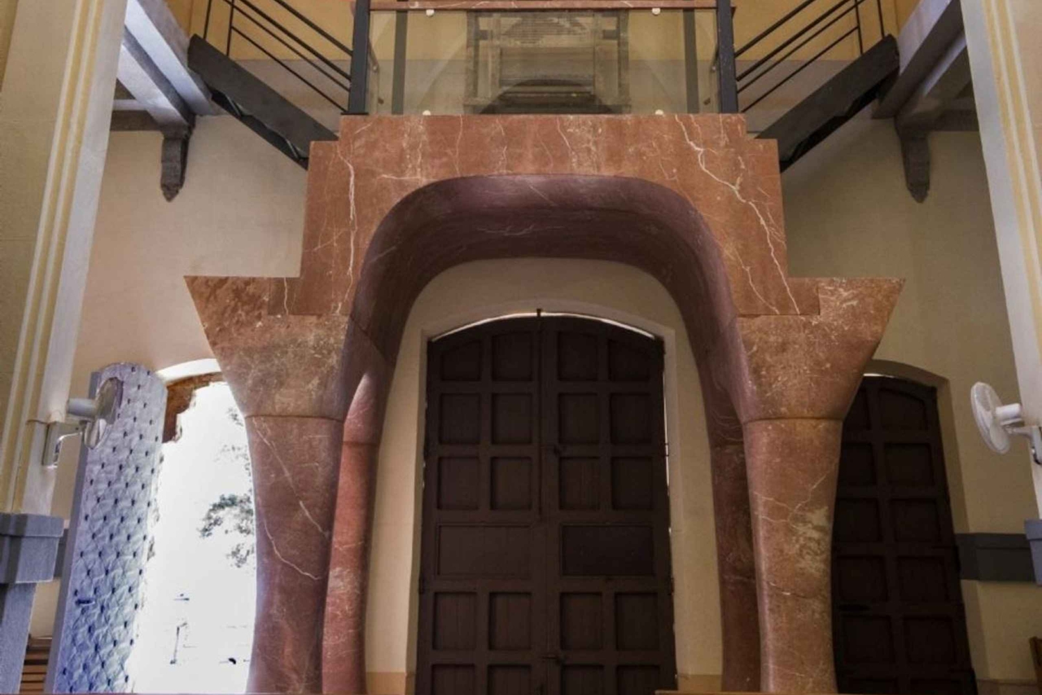 ノヴェルダ訪問と地元ワインのテイスティングをご案内いたします