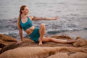 Yoga sulla spiaggia San Juan, Alicante