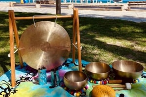 Yoga sulla spiaggia San Juan, Alicante