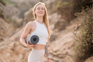 Yoga sulla spiaggia San Juan, Alicante