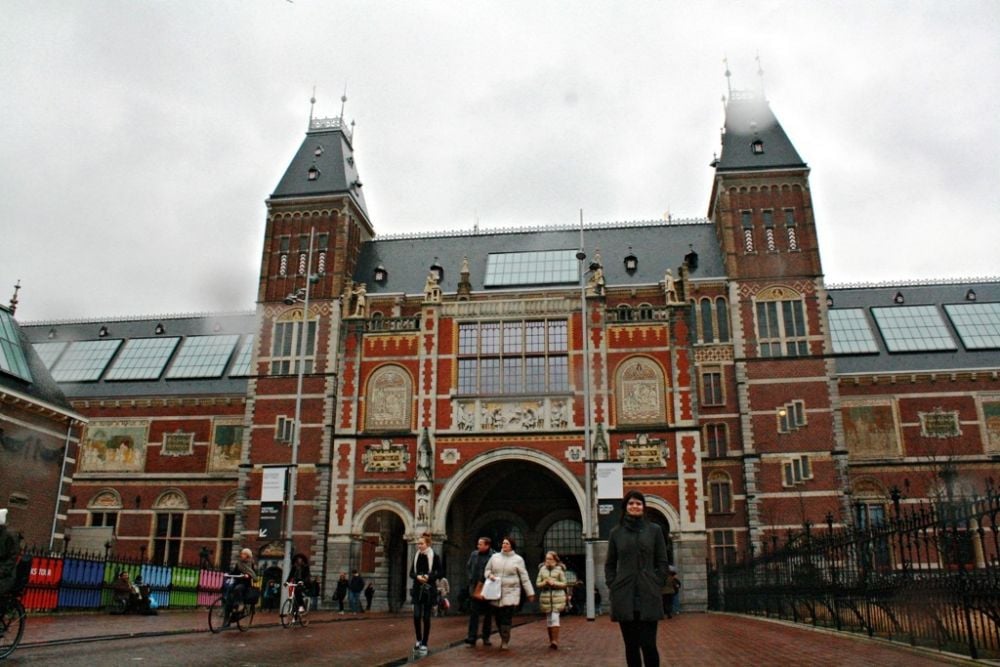 Ashley davanti al Rijksmuseum