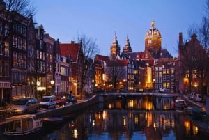 №1 Круиз по Амстердаму с волшебными огнями, включая напитки и печенье