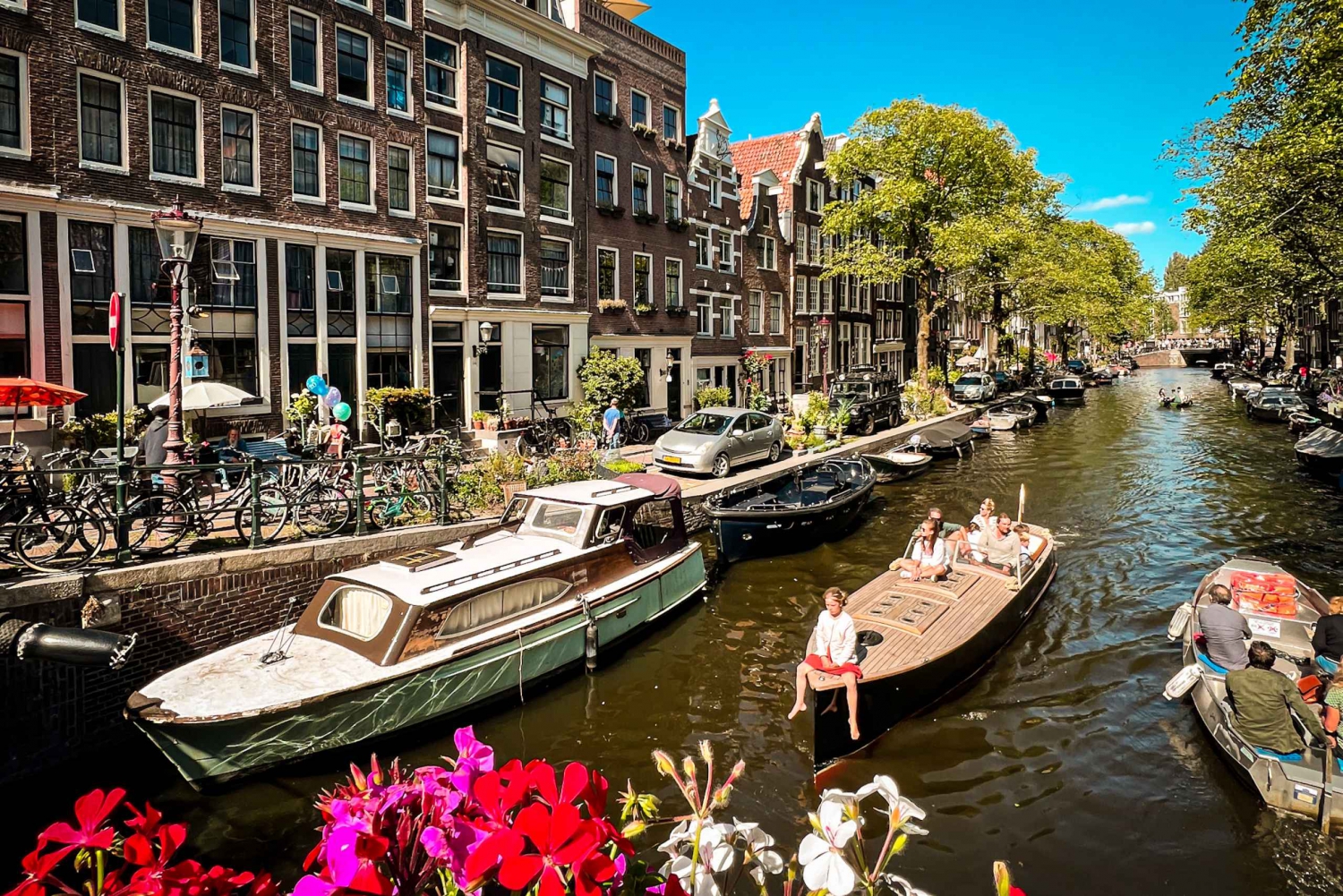 Amsterdam: Award-winning Walking Tour 'Meet the Locals'