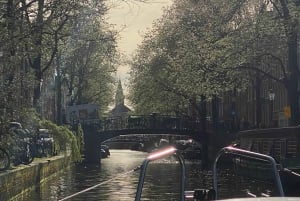 Adamboat: Cozy City Centre Cruise