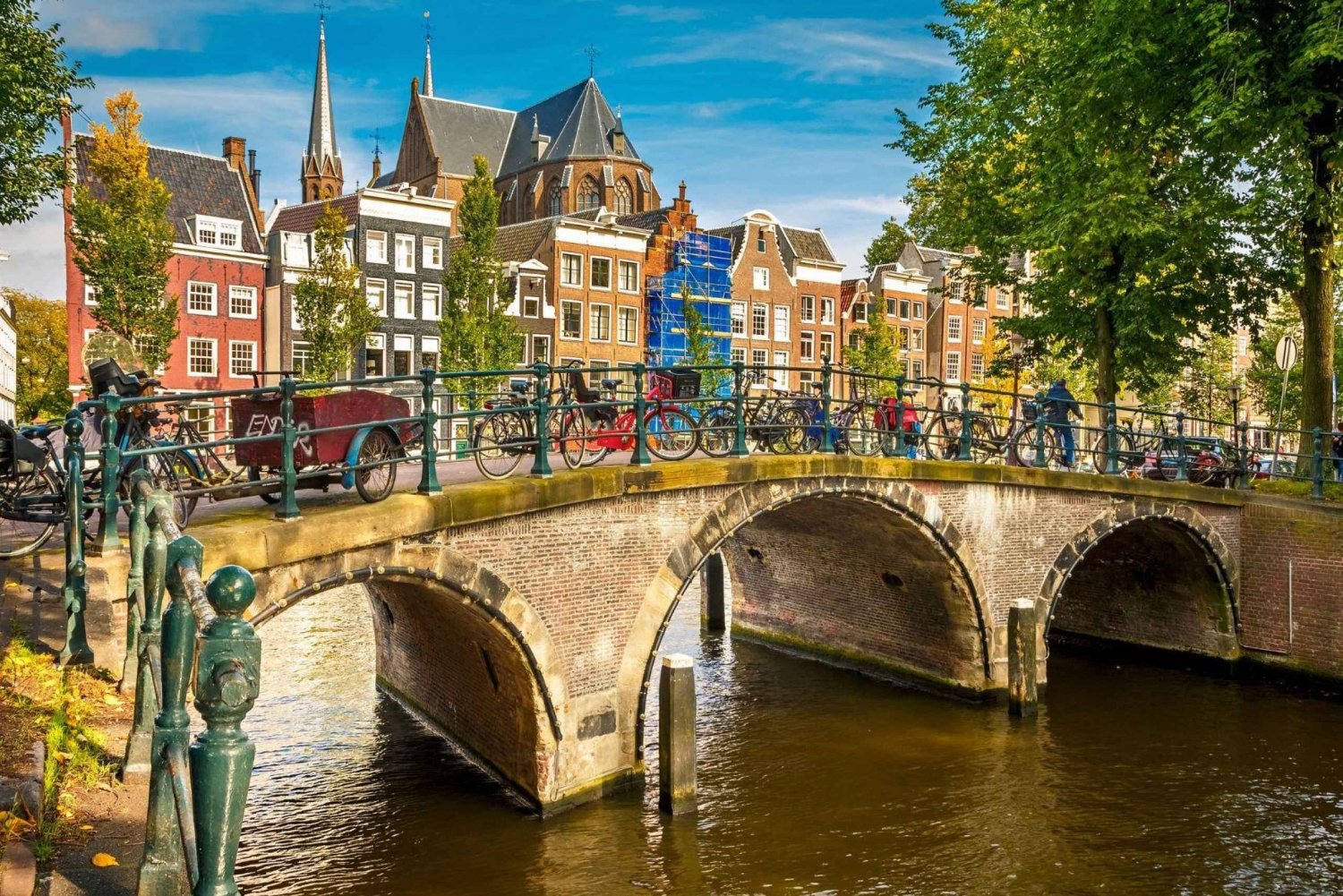 Walking tour Amsterdam with your own AI-guide on your mobile