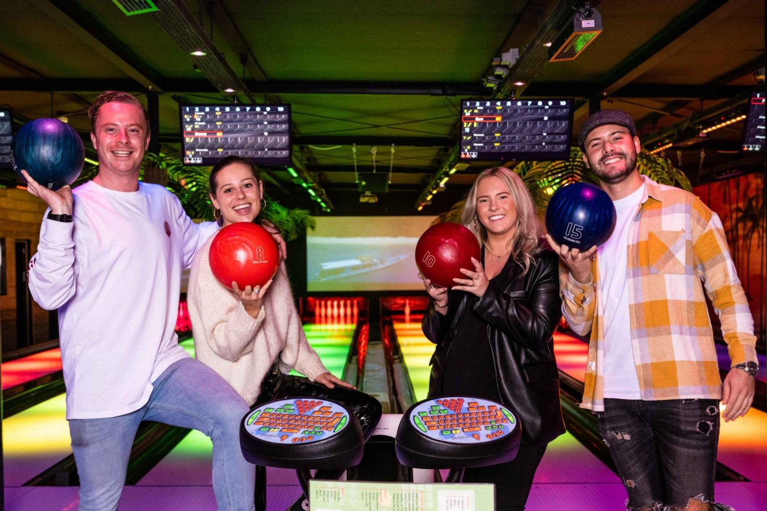 Aloha Amsterdam: LED-bowlingervaring van 1 uur