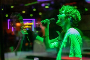 Aloha Amsterdam: Prywatna kabina karaoke z 20 000 utworów