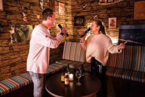 Aloha Amsterdam: Prywatna kabina karaoke z 20 000 utworów