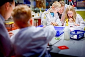 Amsterdam: En timmes kanalutflykt och NEMO Science Museum