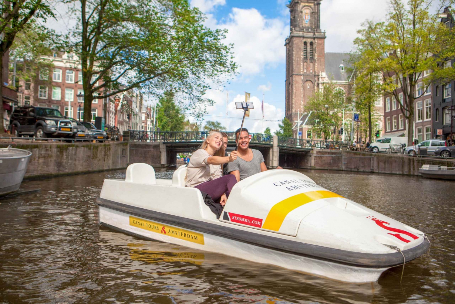 Amsterdam: waterfiets huren voor 1 uur