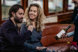 Amsterdam: luxe grachtenrondvaart van 2 uur met hapjes en drankjes