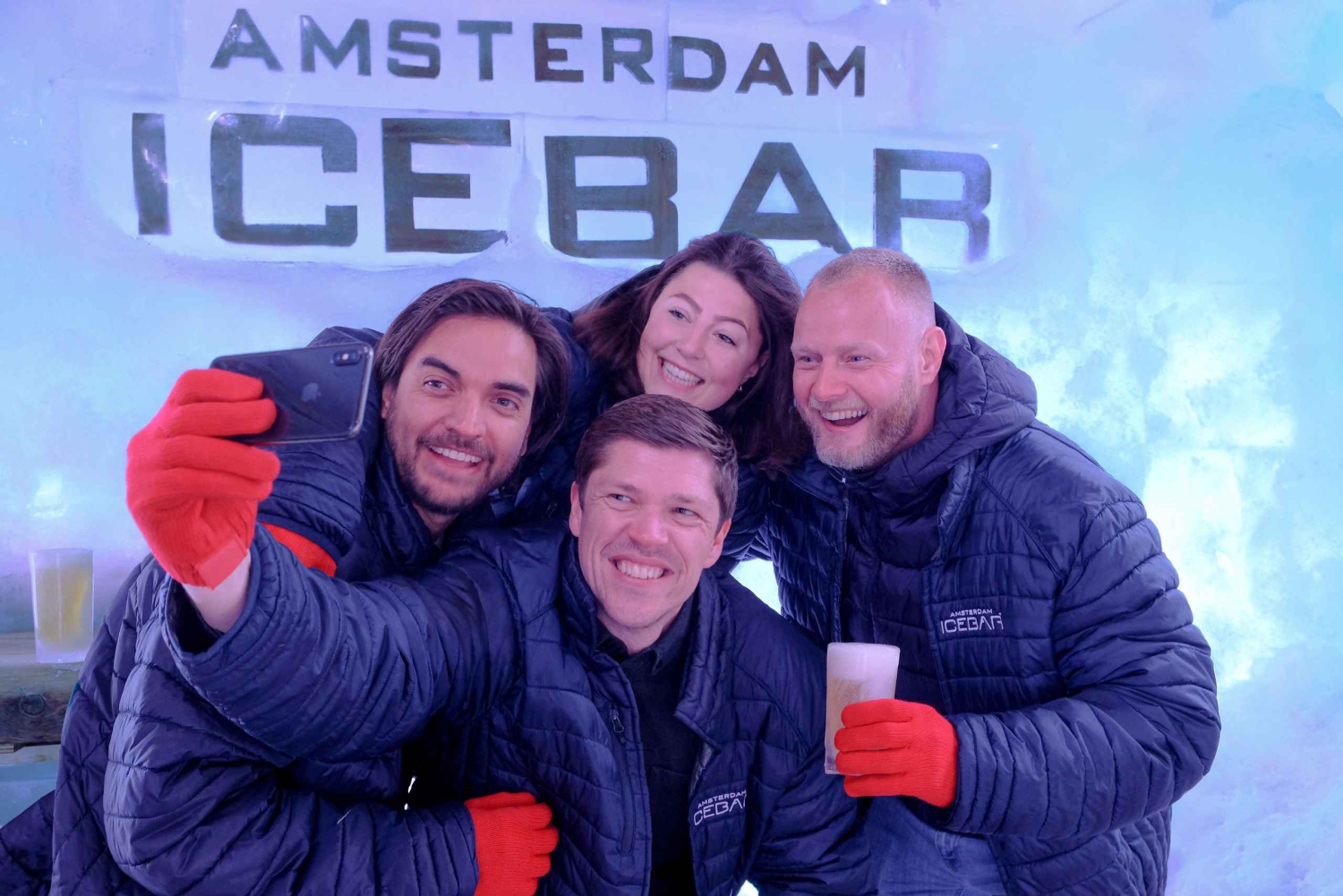 Amsterdam: 24-Stunden Hop-On/Hop-Off-Boot und XtraCold Icebar