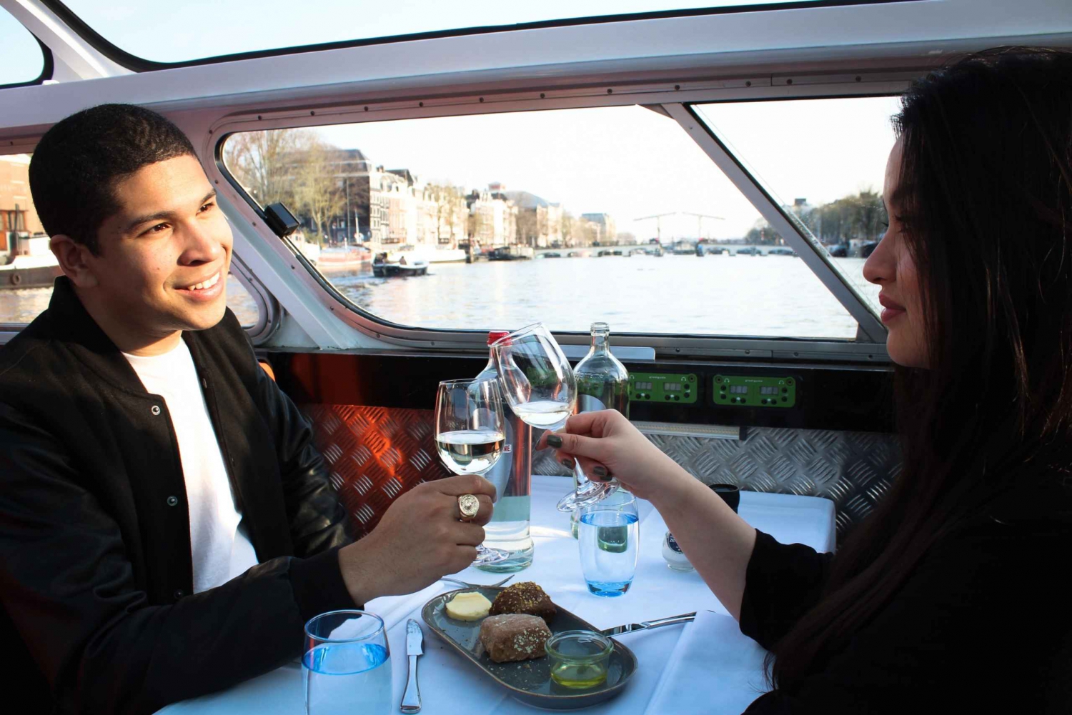 Amsterdam: Dinner Cruise with 3-Course Menu