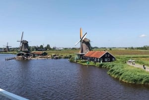 Amsterdam: Zaanse Schans Windmills Bike Tour with Guide