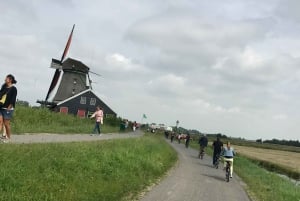 Amsterdam: Zaanse Schans Windmills Bike Tour with Guide