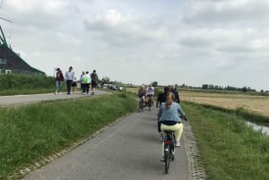 Amsterdam: Zaanse Schans Windmills Bike Tour with Guide