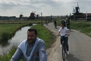 Amsterdam: Zaanse Schans Windmills Bike Tour with Guide