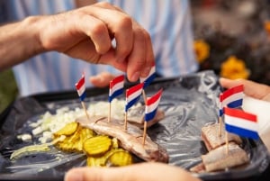 Amsterdam: 4-Hour Food and Canal Tour