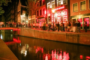 Amsterdam: Tour por el Barrio Rojo After Dark