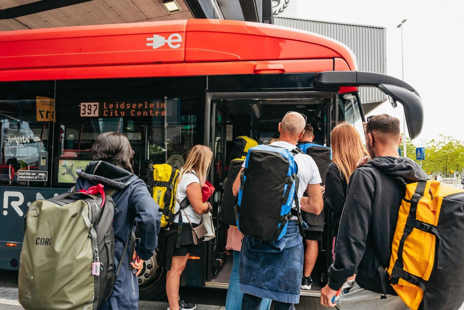 Amsterdam: Airport Express Bus Transfer van/naar Centrum