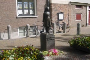 Amsterdam: Guided Anne Frank Small Group Walking Tour