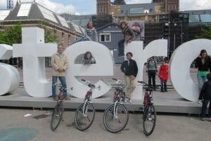 Amsterdam: Bike Rental with Free Cup of Coffee
