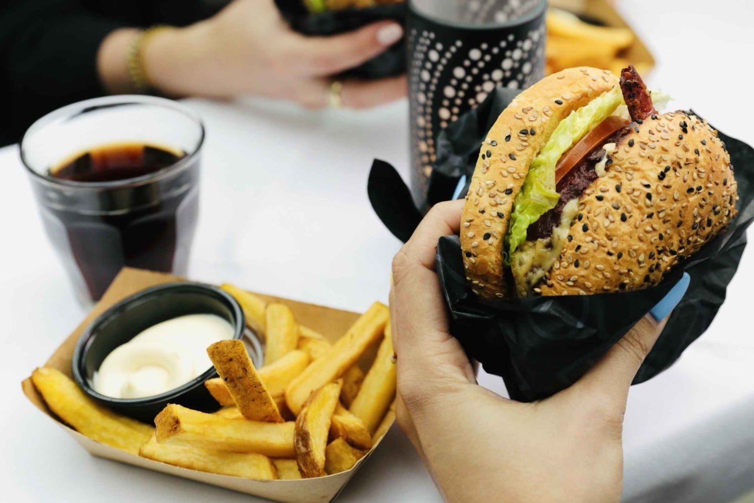 Amsterdam: Burger-Dinner-Grachtenrundfahrt