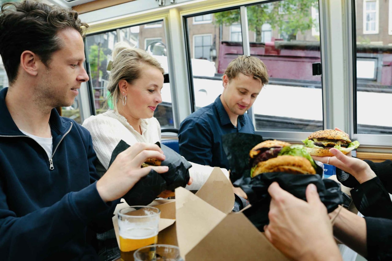 Amsterdam: Burger-Dinner-Grachtenrundfahrt