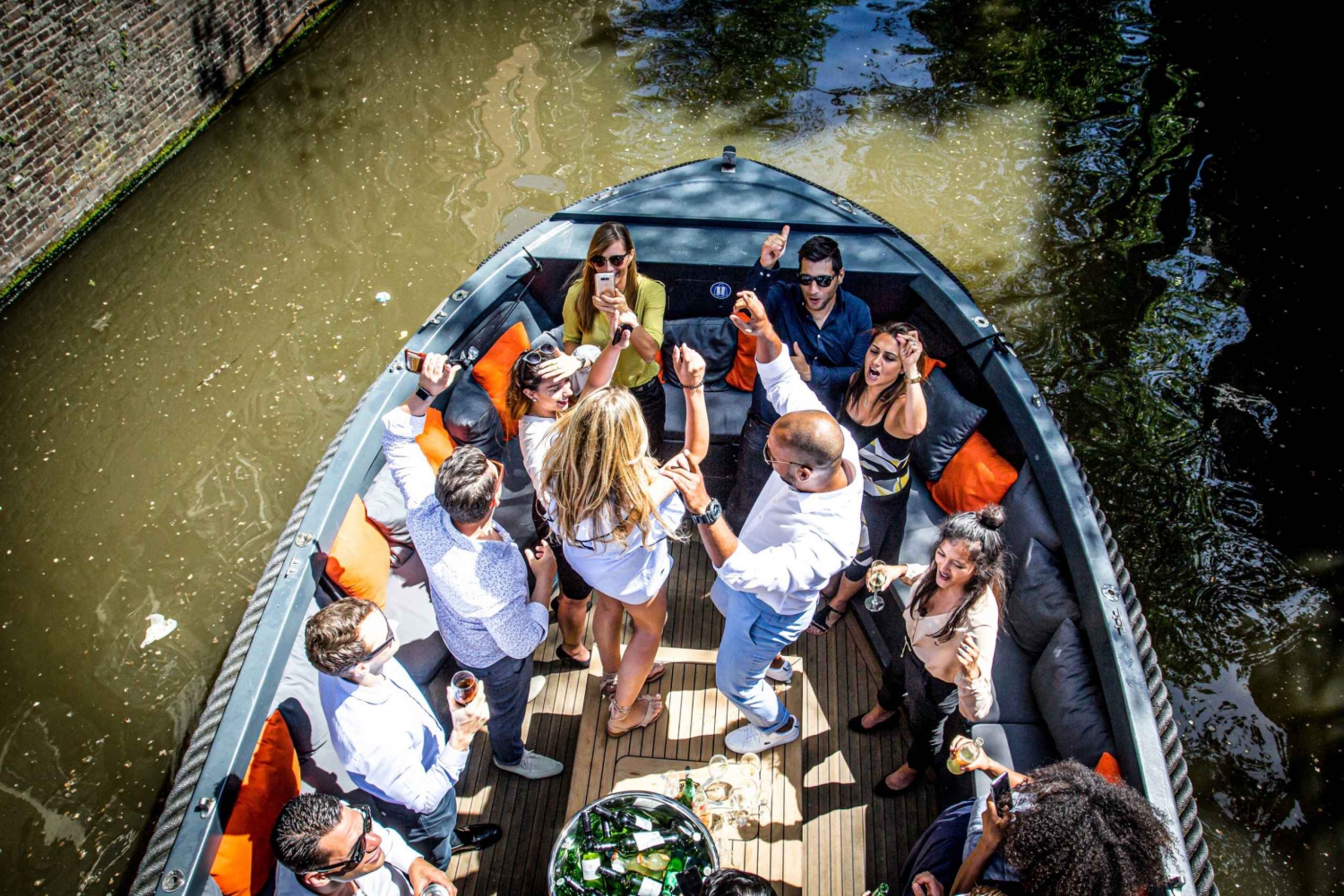 Amsterdam: Cinturón del Canal Excursión Privada en Barco Cervecero