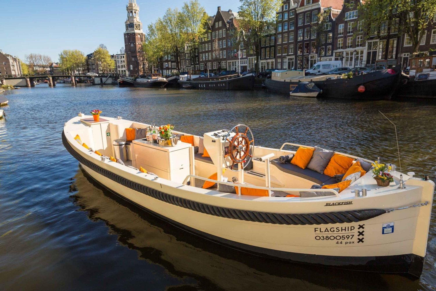 Amsterdam: Canal Belt Private Beer Boat Tour