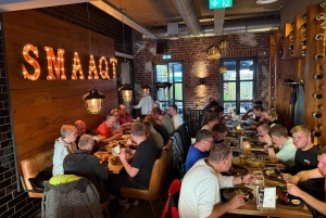 Amsterdam: Canal Cruise with Burger Menu in local restaurant