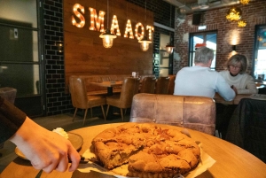 Amsterdam: Canal Cruise with Burger Menu in local restaurant