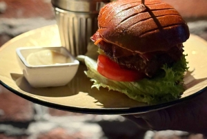 Amsterdam: Canal Cruise with Burger Menu in local restaurant