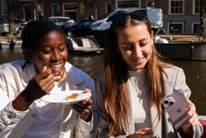 Amsterdam: Canal Cruise with Dutch Pancakes and Drinks